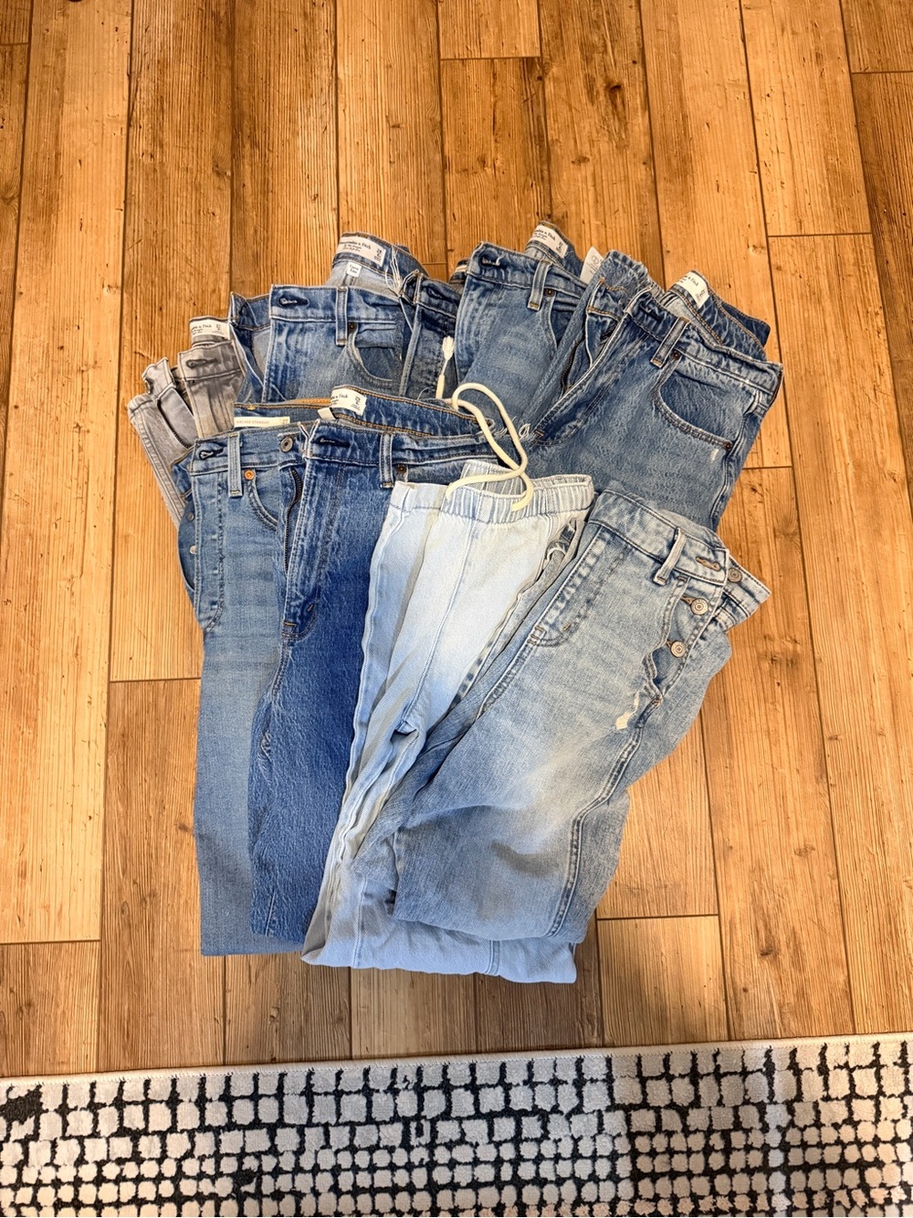 Lot of women’s jeans sized 27-29